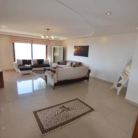 فيلة Luxury 5 Bedroom With Communal Pool, 1038 ألانيا