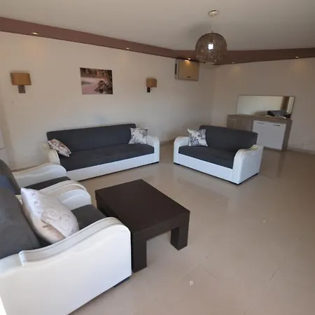 Luxury 5 Bedroom With Communal Pool, 1038 Villa